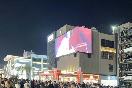 Corner Outdoor LED Advertising Display For Retail Corners Building